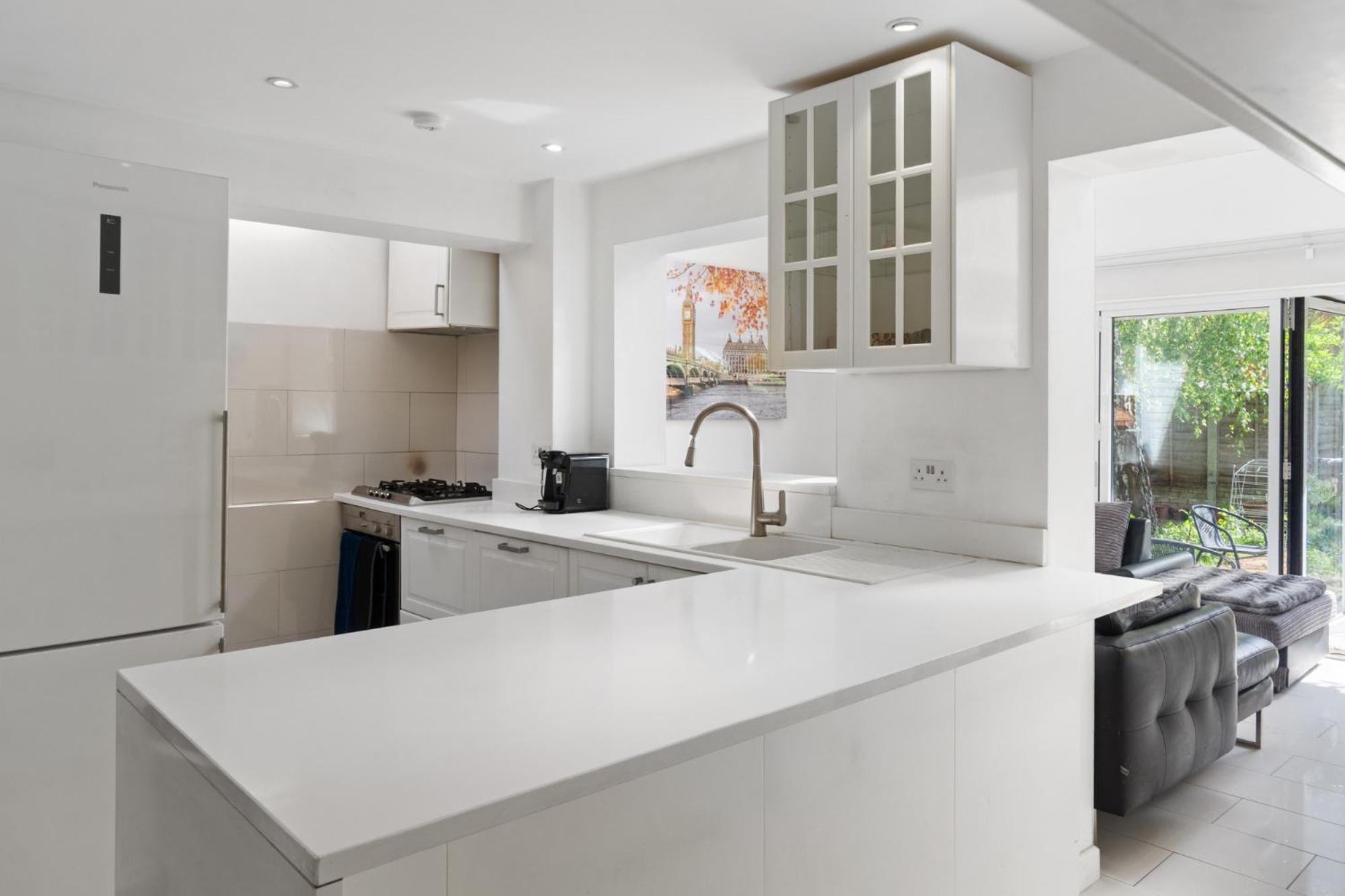 Shard View 3 Bed Entire Home Лондон Экстерьер фото
